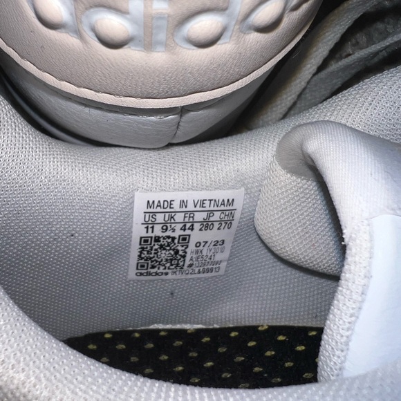 Adidas Women's White Sneakers LIKE NEW - Picture 6 of 6